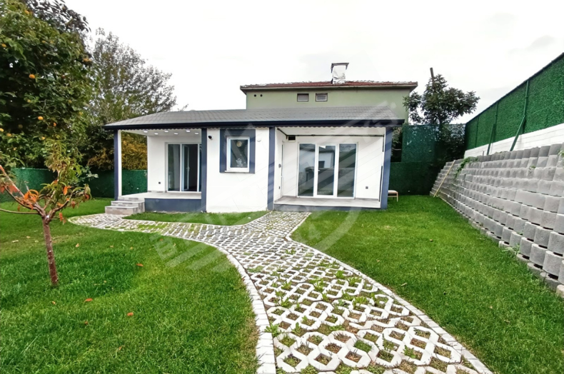 ARNAVUTKÖY DURUSUDA MÜSTAKİL EV İSTANBU LHAVALİMANI YANI BAŞINADA